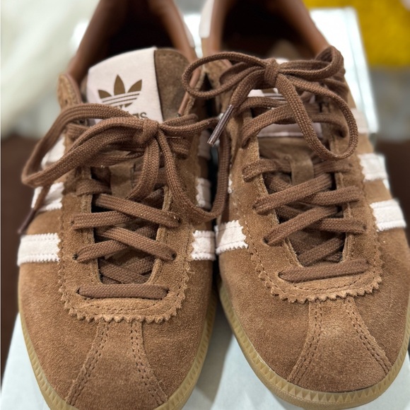 Adidas BRMD Brown Sneakers with Sandy Pink Stripes - Picture 3 of 12